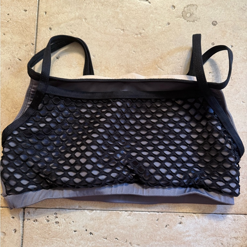 Dance sports bra Black Textured Sports Bra with Stretchy Mesh